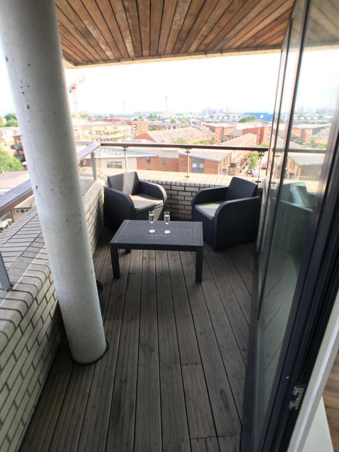 Luxury 2 Bed Penthouse Apartment Near Station لندن المظهر الخارجي الصورة