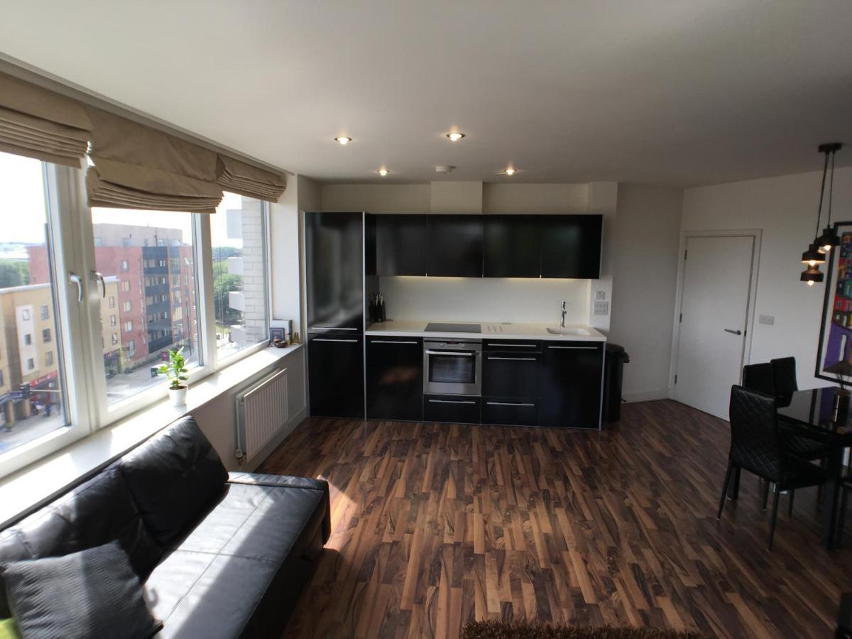 Luxury 2 Bed Penthouse Apartment Near Station لندن المظهر الخارجي الصورة