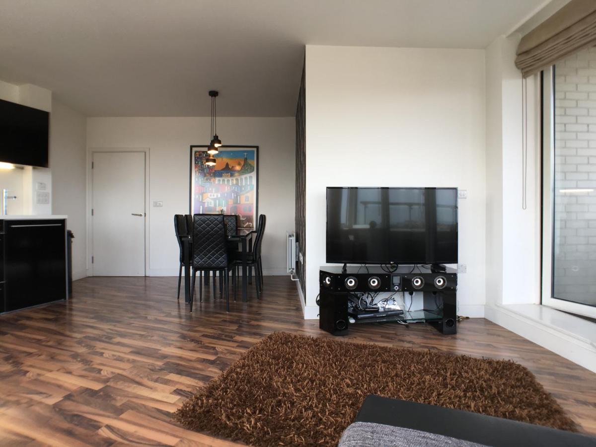 Luxury 2 Bed Penthouse Apartment Near Station لندن المظهر الخارجي الصورة