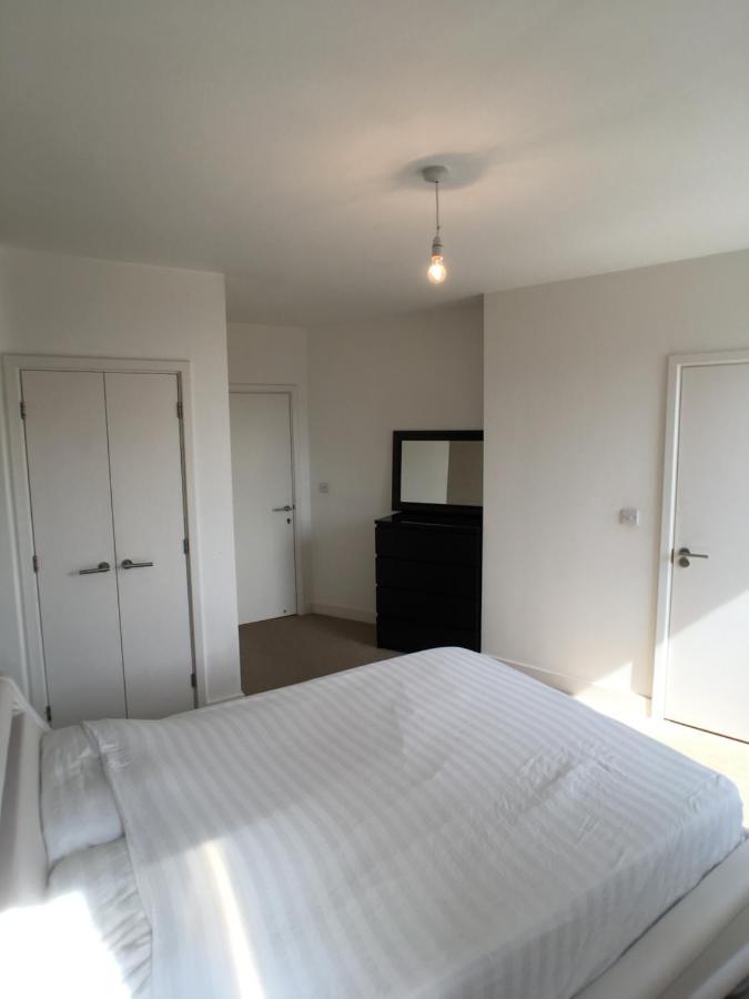 Luxury 2 Bed Penthouse Apartment Near Station لندن المظهر الخارجي الصورة