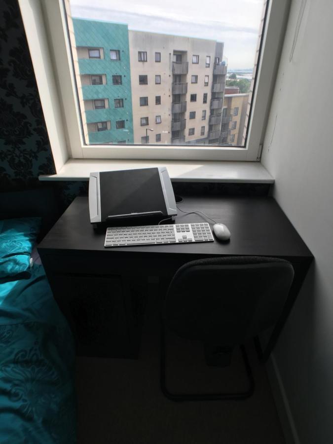 Luxury 2 Bed Penthouse Apartment Near Station لندن المظهر الخارجي الصورة